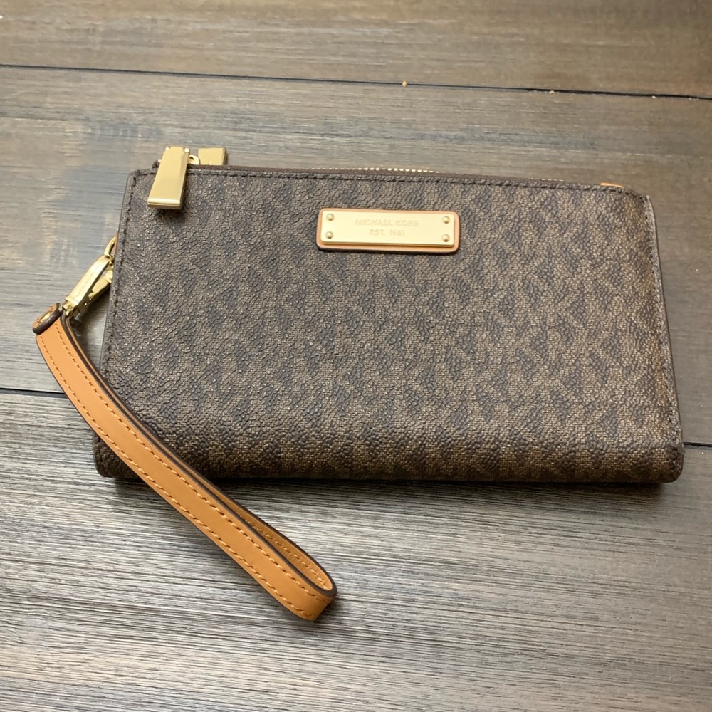 Michael Kors wallet/phone case